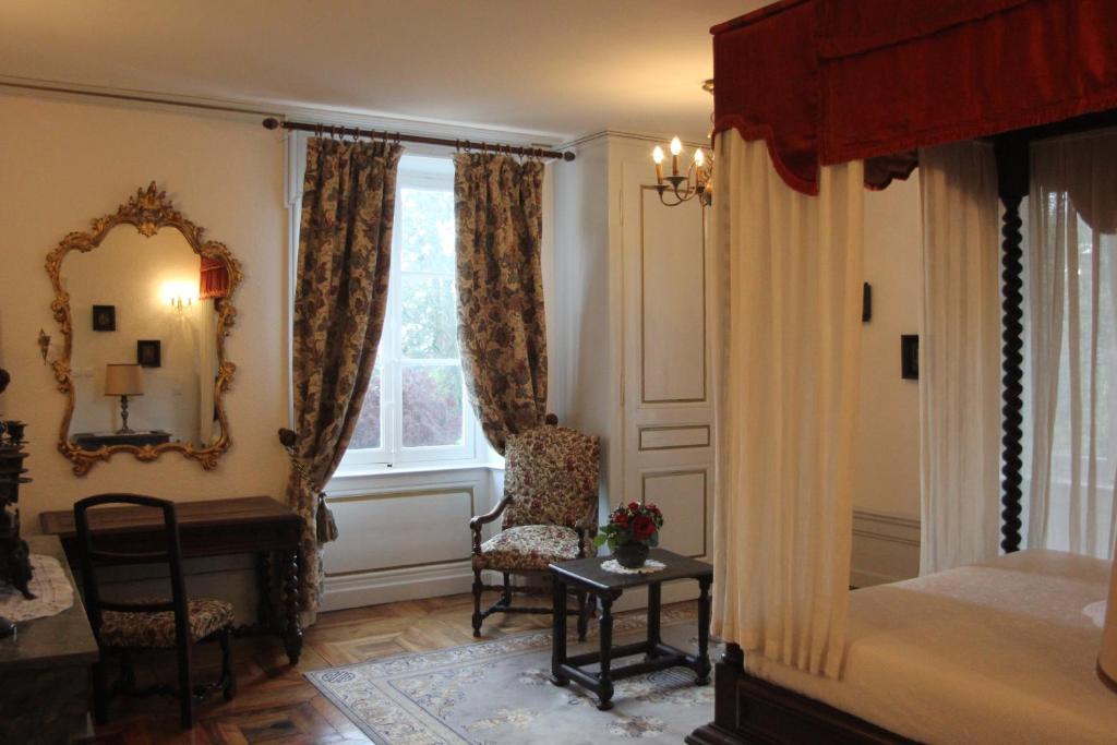 Chateau De La Chapelle Des Bois Fleurie Esterno foto