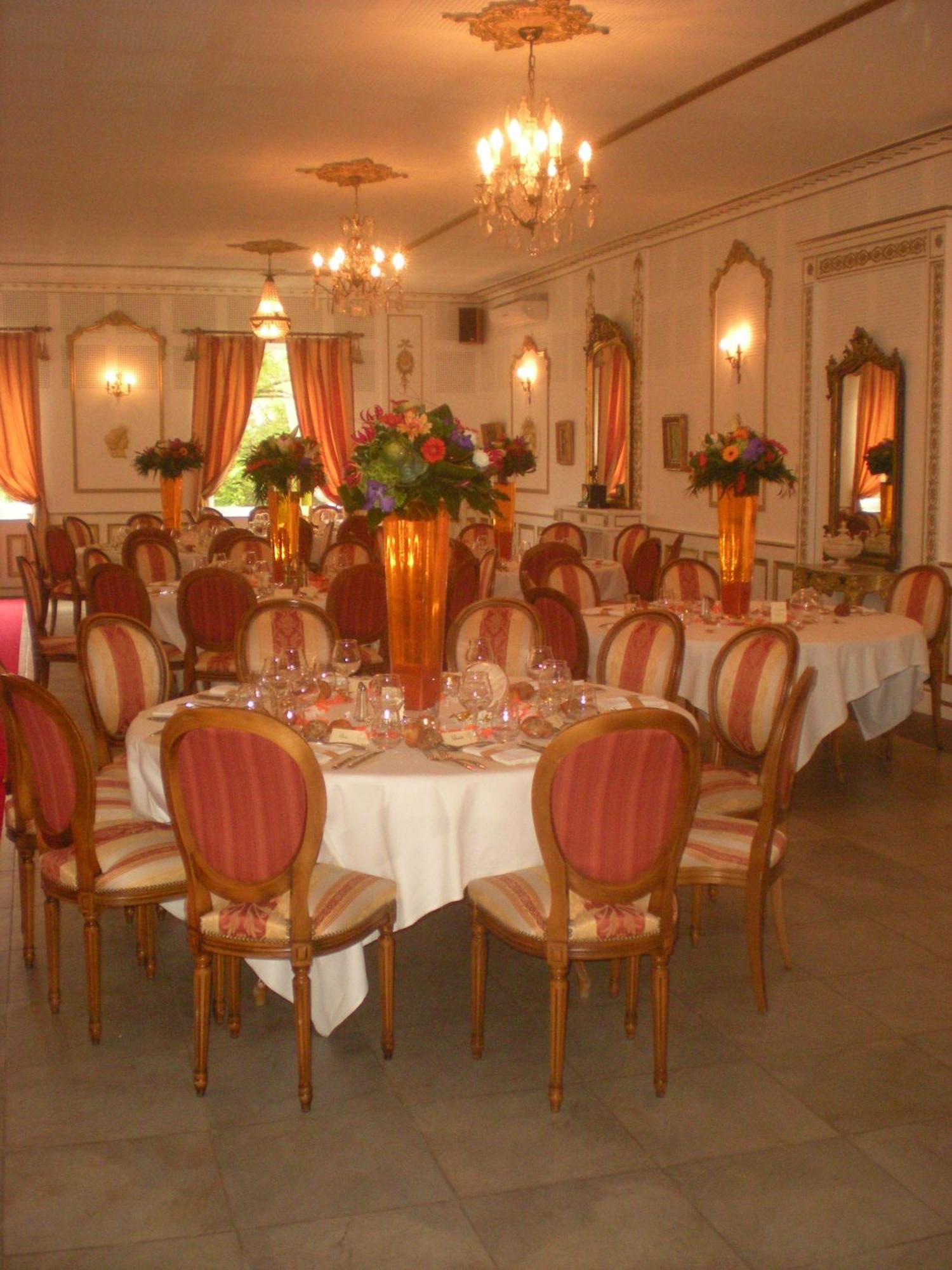 Chateau De La Chapelle Des Bois Fleurie Esterno foto