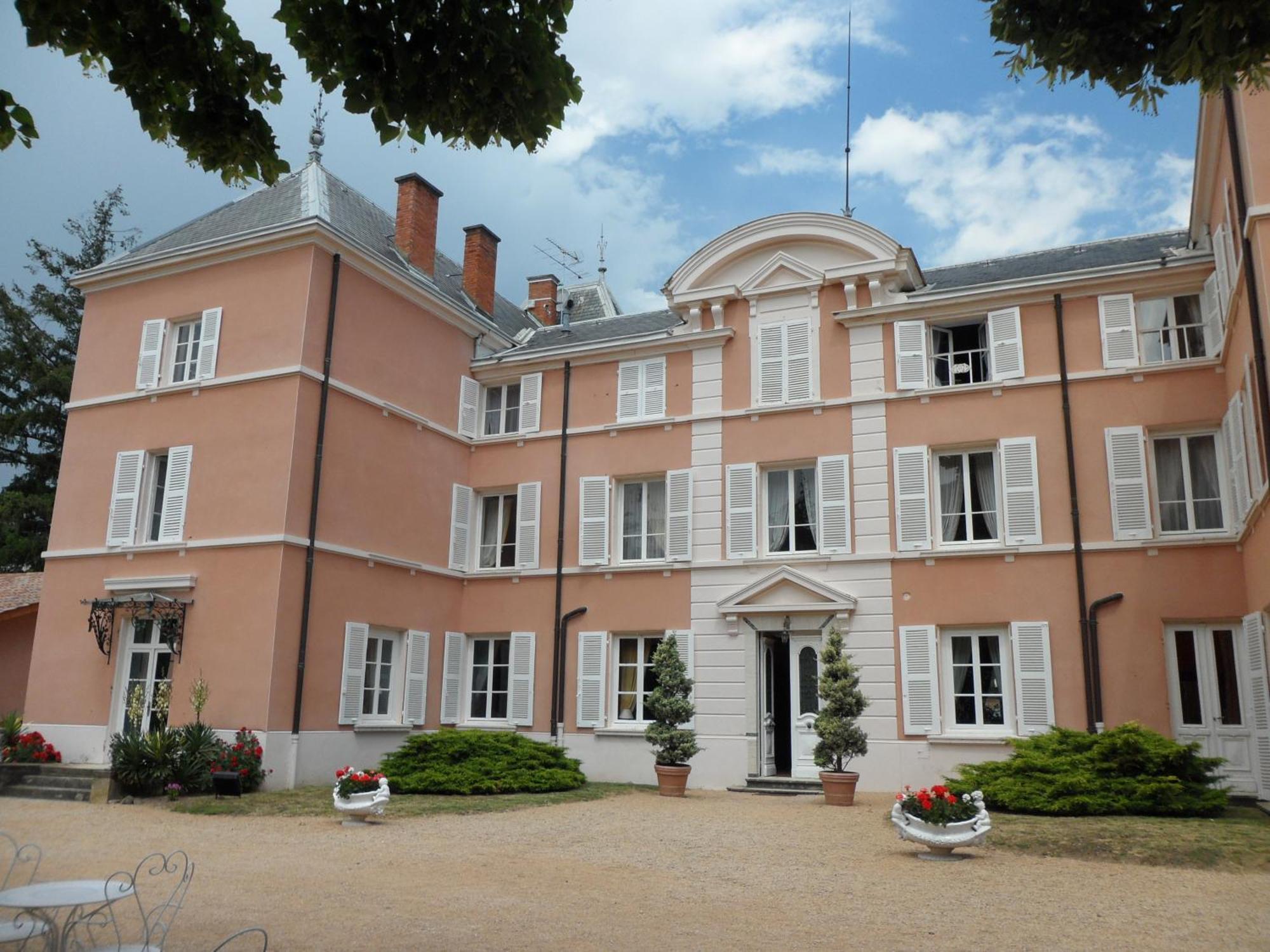 Chateau De La Chapelle Des Bois Fleurie Esterno foto